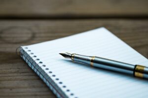 Notepad and fountain pen